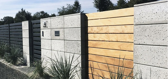 Bloczki ogrodzeniowe z betonu architektonicznego SLABB